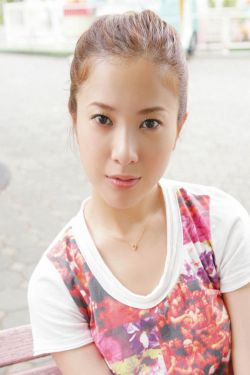 美妇含泪服侍巨龙